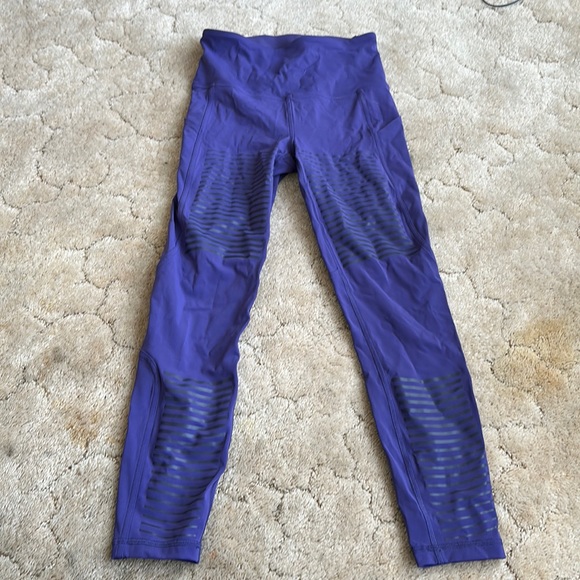 Size 6 lululemon. Purple. Worn twice - Picture 1 of 2
